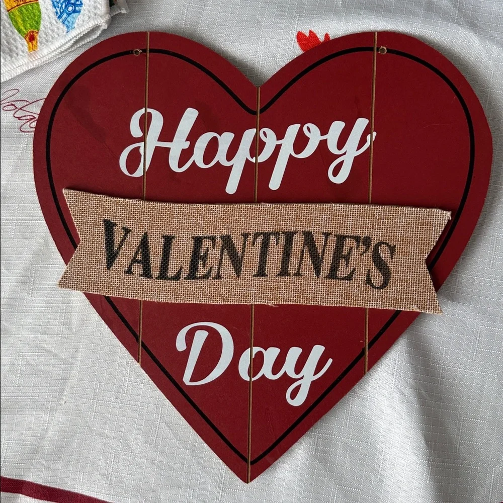 Assorted Valentines Decorations Like new condition! - Picture 2 of 9